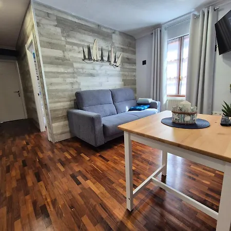 El Veleru Apartment *